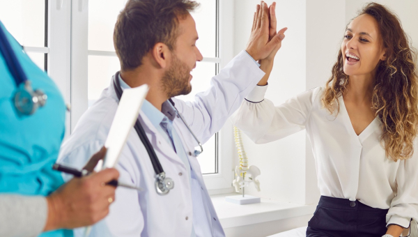 A woman talking to a Kingwood IVF specialist